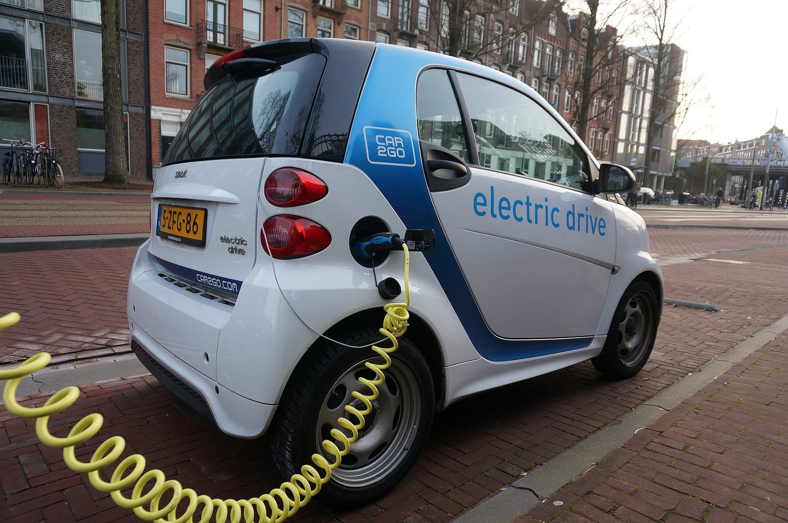 Top 5 Mașini Electrice Sub 30.000 €: Viitorul este Aici